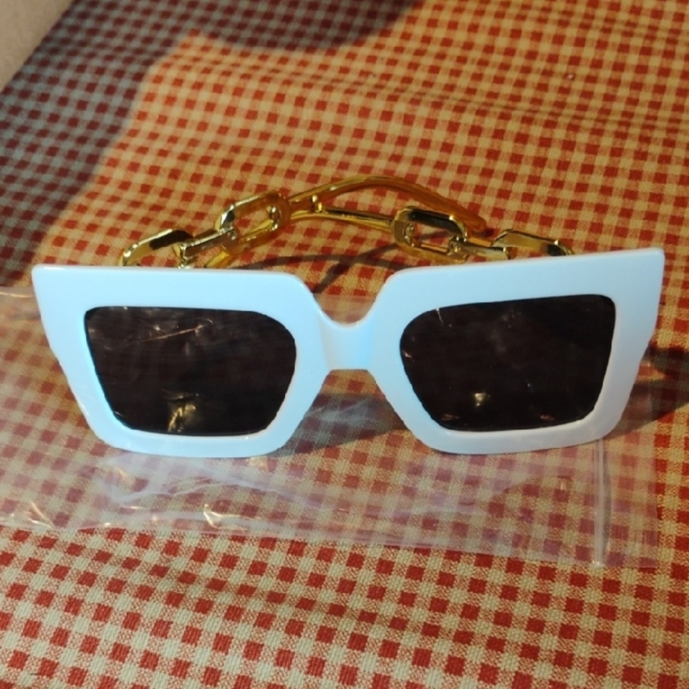 Chic White Sunglasses with Gold Chain